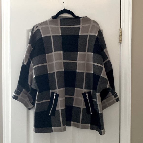 Carré Noir High Collar Top - Picture 1 of 3